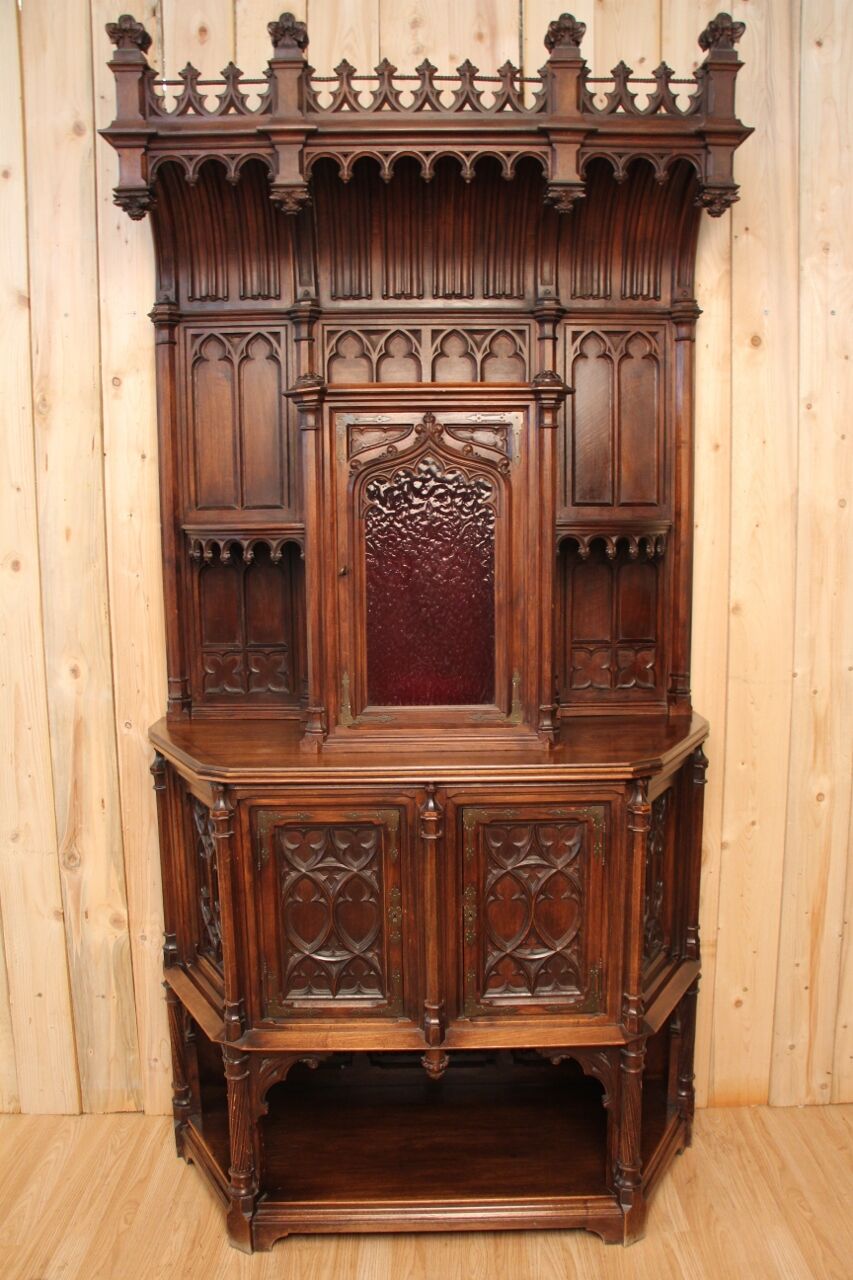Credence in walnut 19th neo-gothic flamboyant