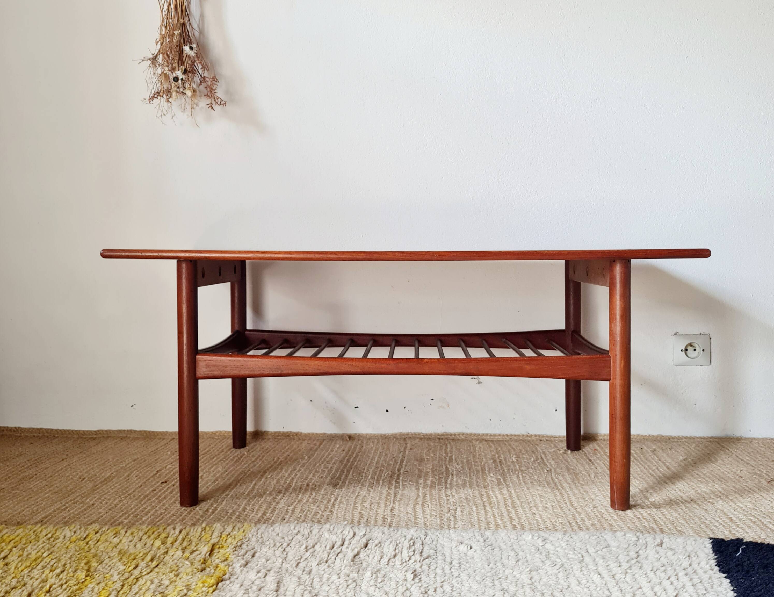 Table basse vintage en teck – Design Danois Mid-Century