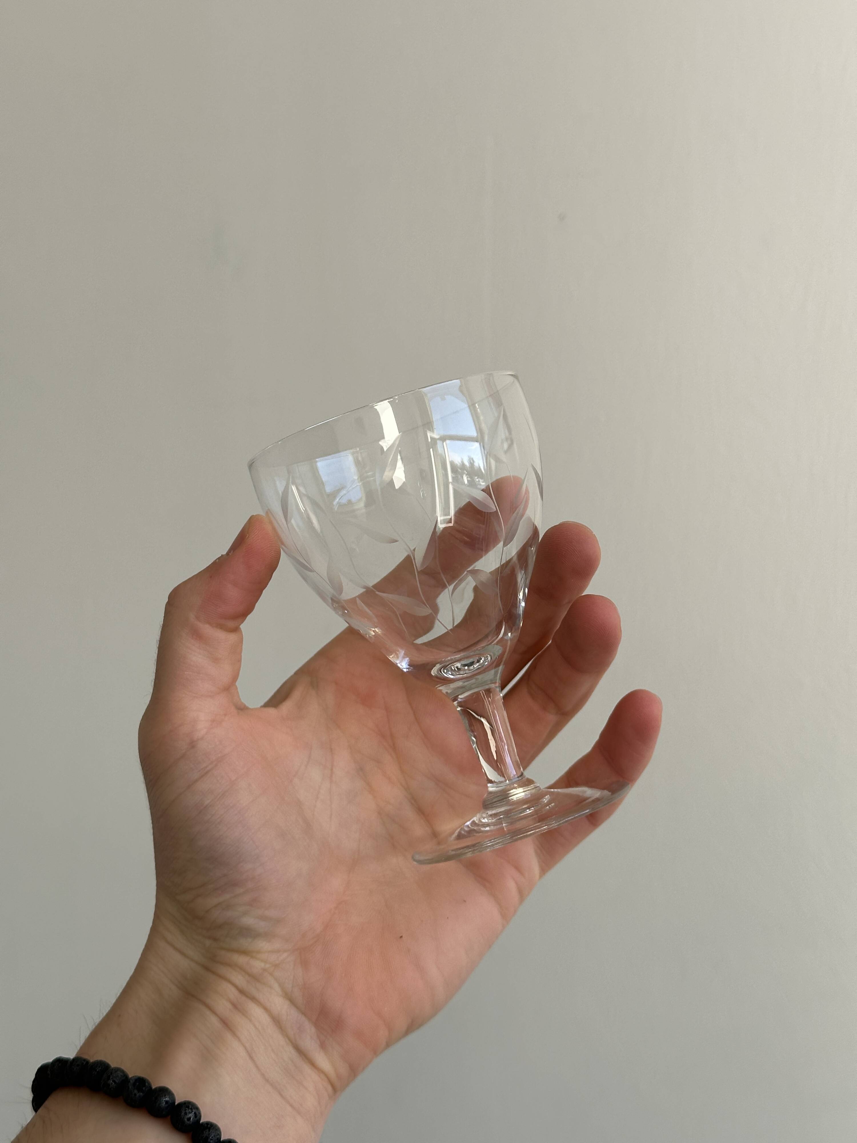 8 verres à vin blanc en cristal ciselé