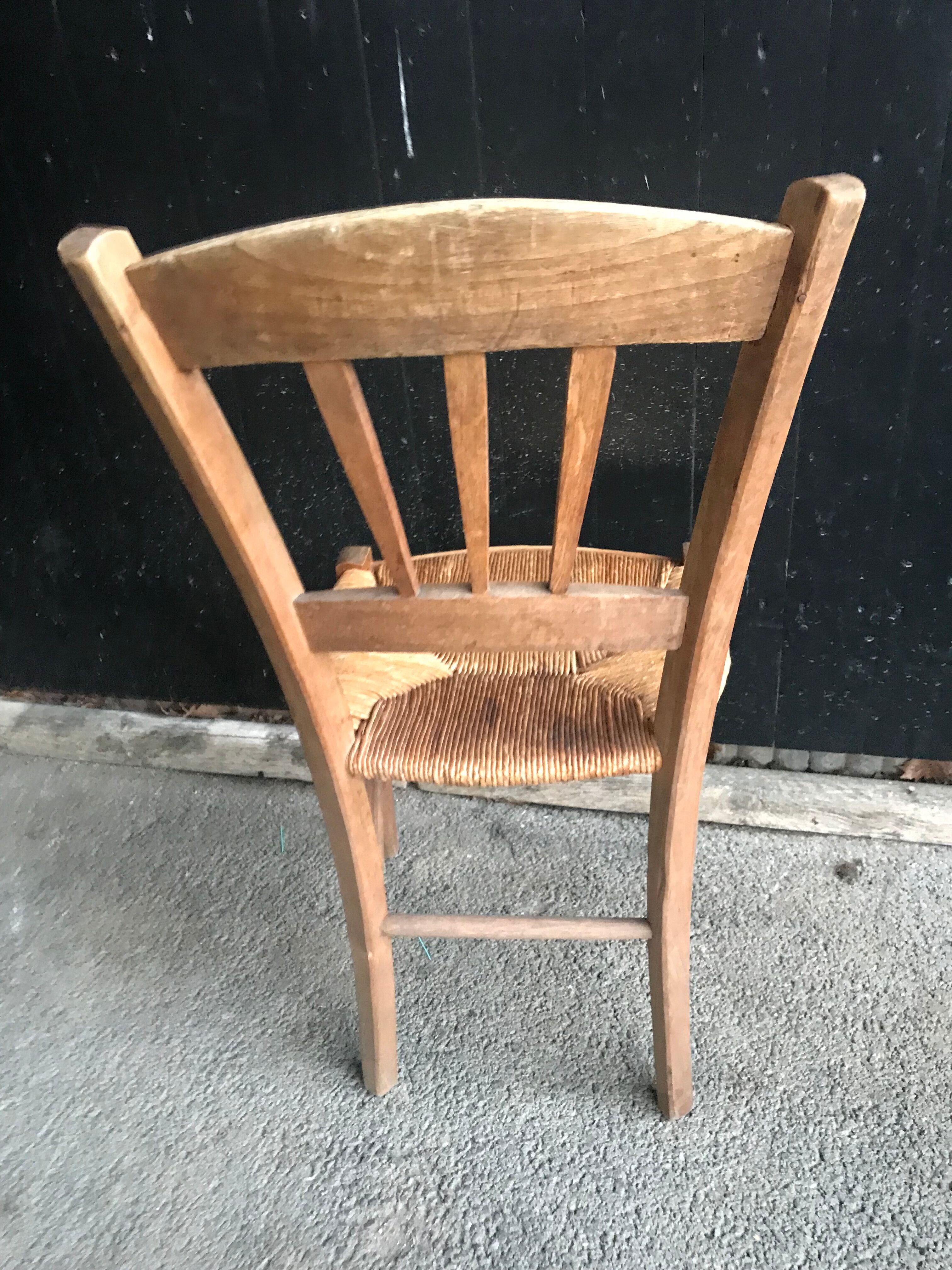 Chaise en bois ancienne