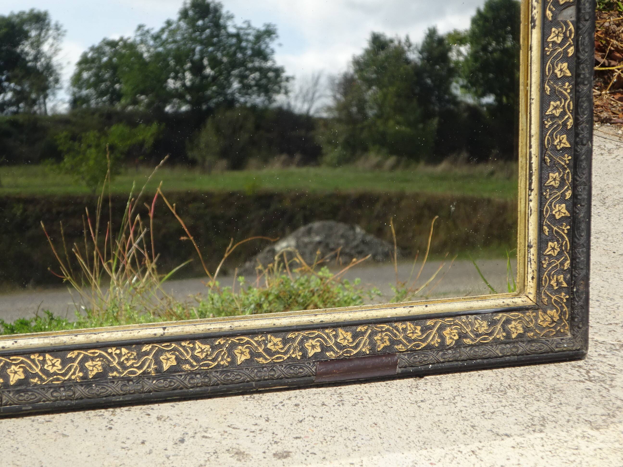 Black and gold mirror, vine leaves 63x88cm