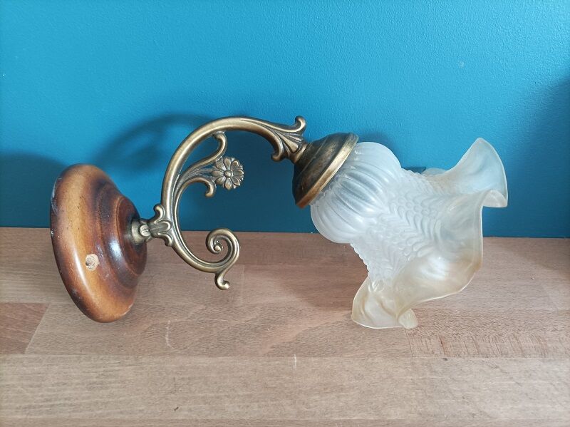 Wall lamp in glass and brass