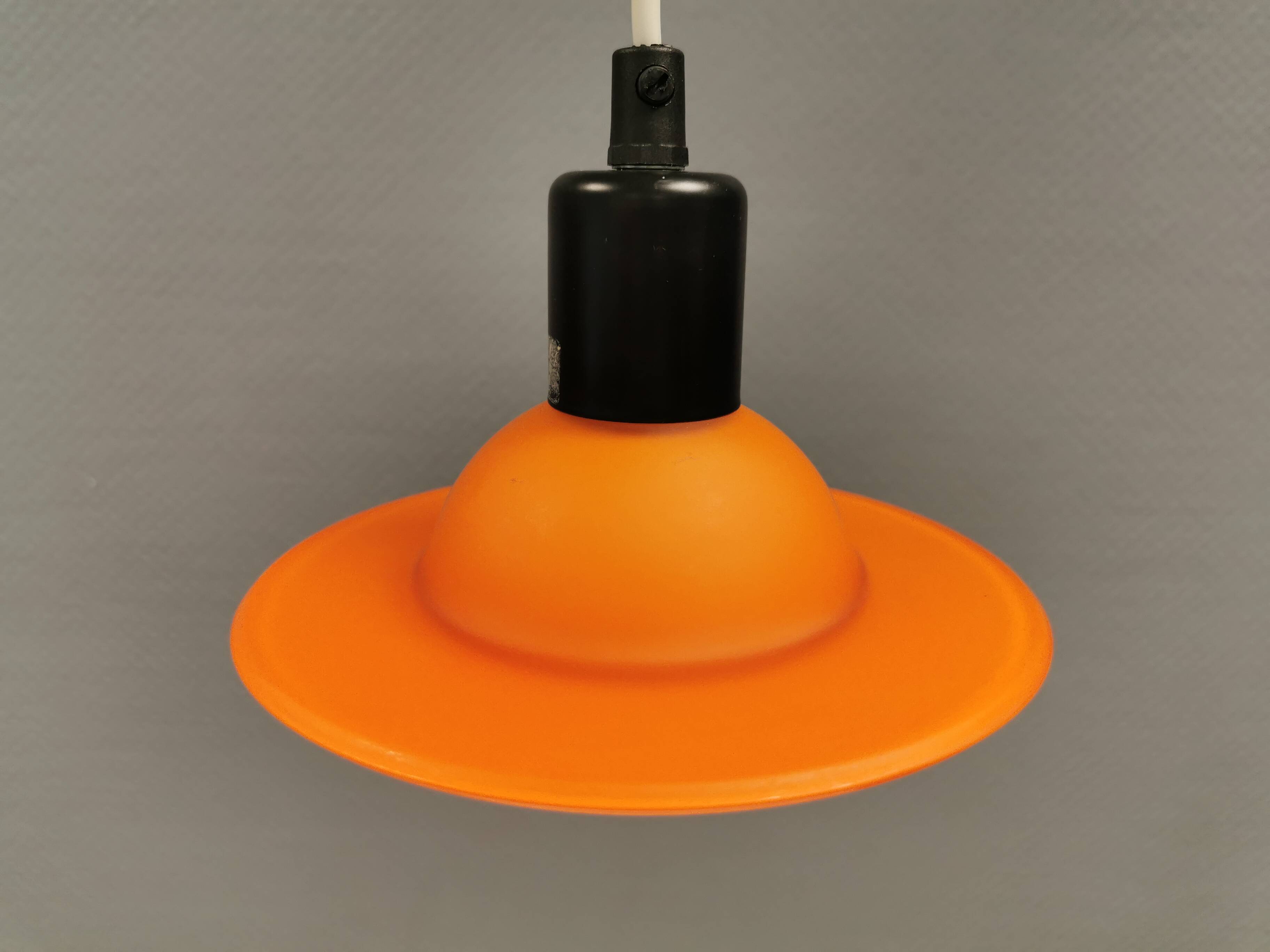 Suspensions en verre orange en forme de soucoupe volante par Design-Light, début des années 1990, Danemark.