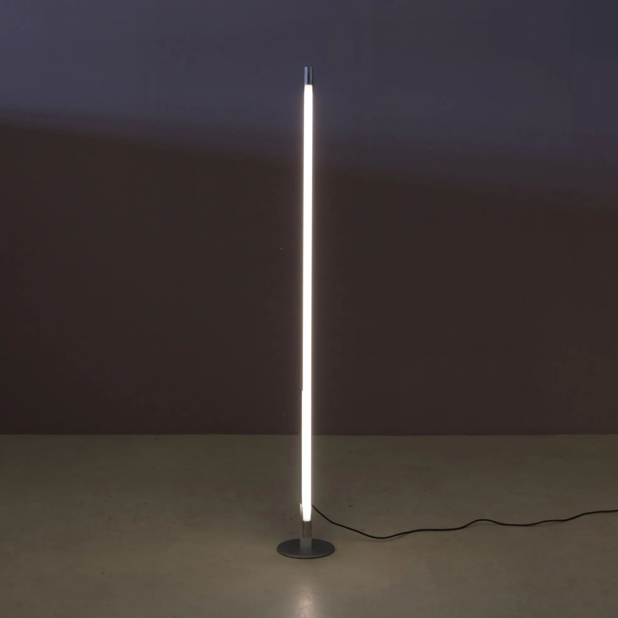 Lampe de sol Trapez en chrome des années 1990 avec tube blanc par Erwin Egli pour Ribag Suisse