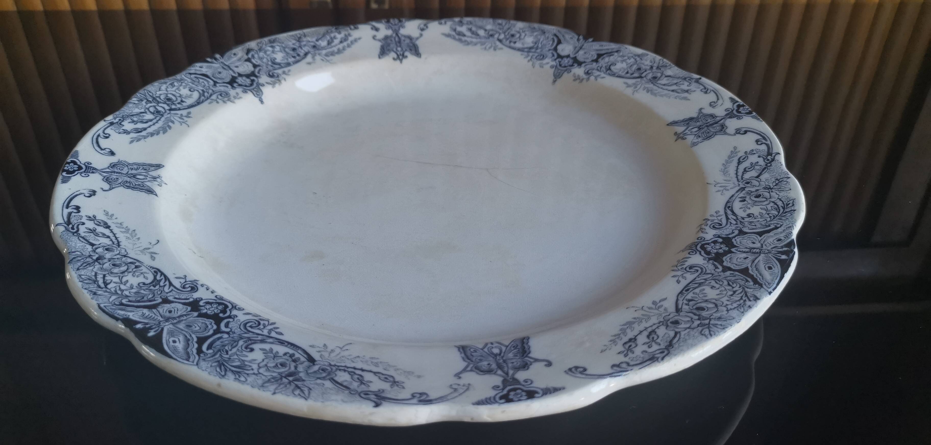 Round earthenware dish "butterflies" model Manufacture Impériale et royale Nimy de Belgique