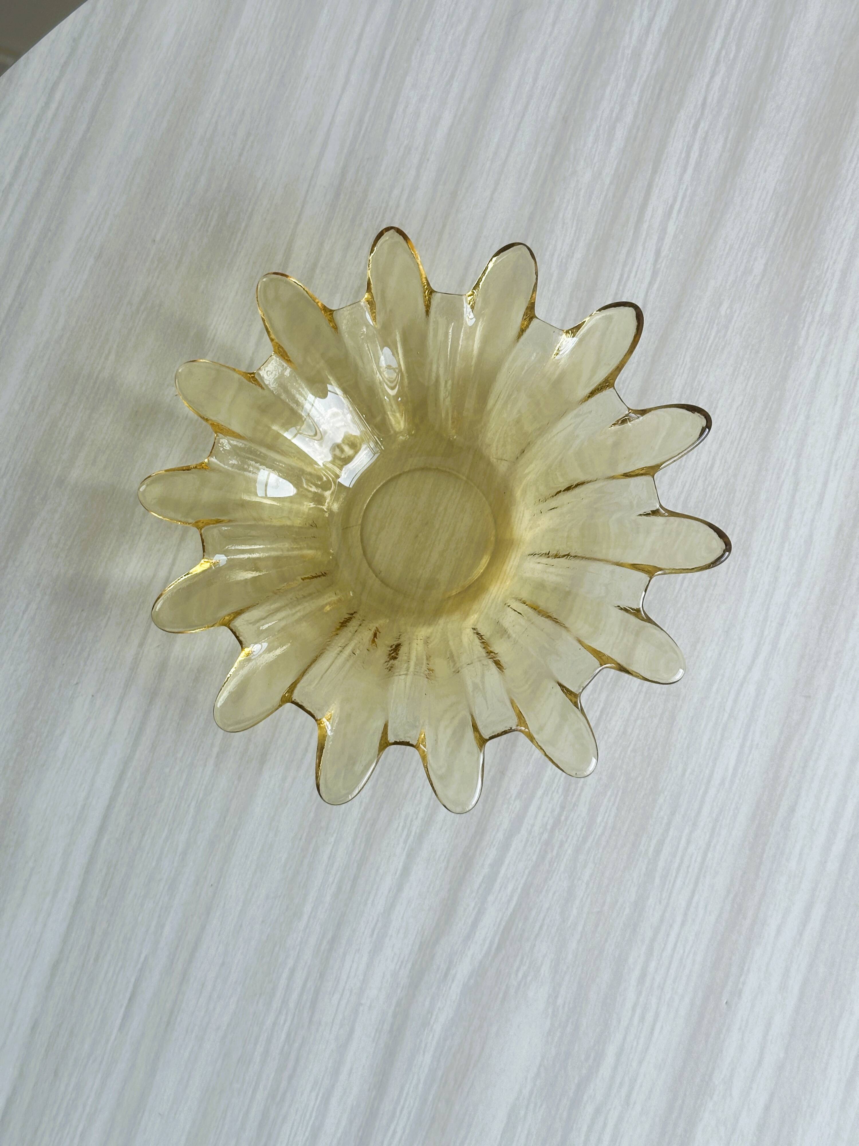 Empty pocket in yellow translucent blown glass, ashtray.