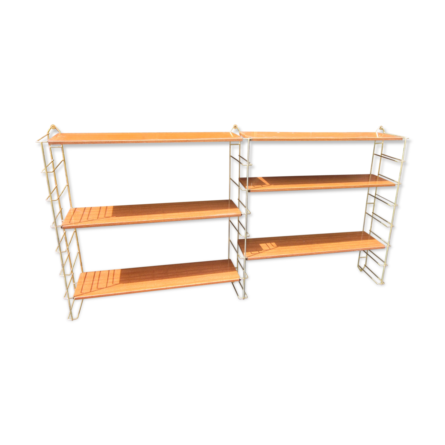 Modular shelves for 60 years in metal