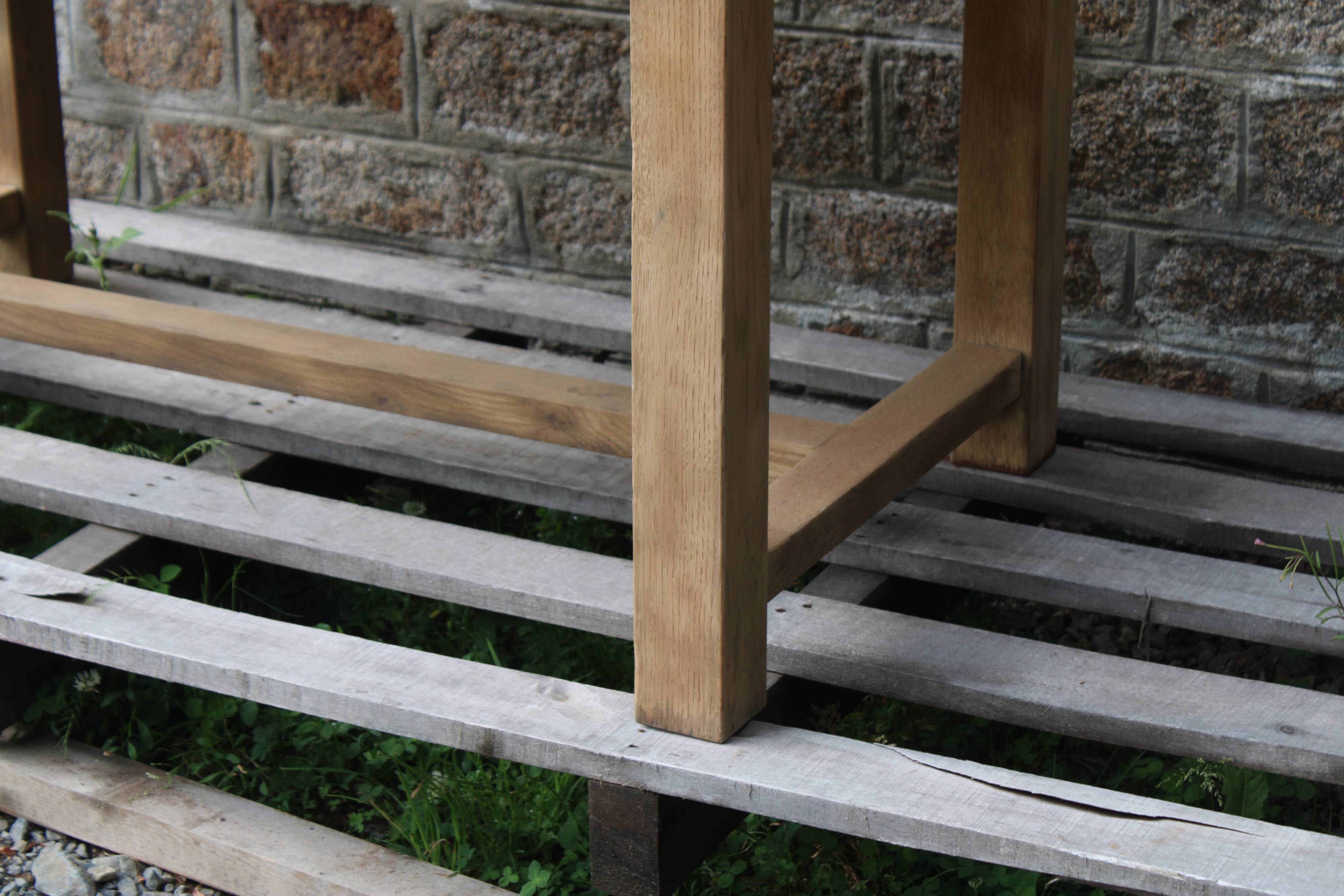 Solid oak farmhouse table – 4 to 6 diners