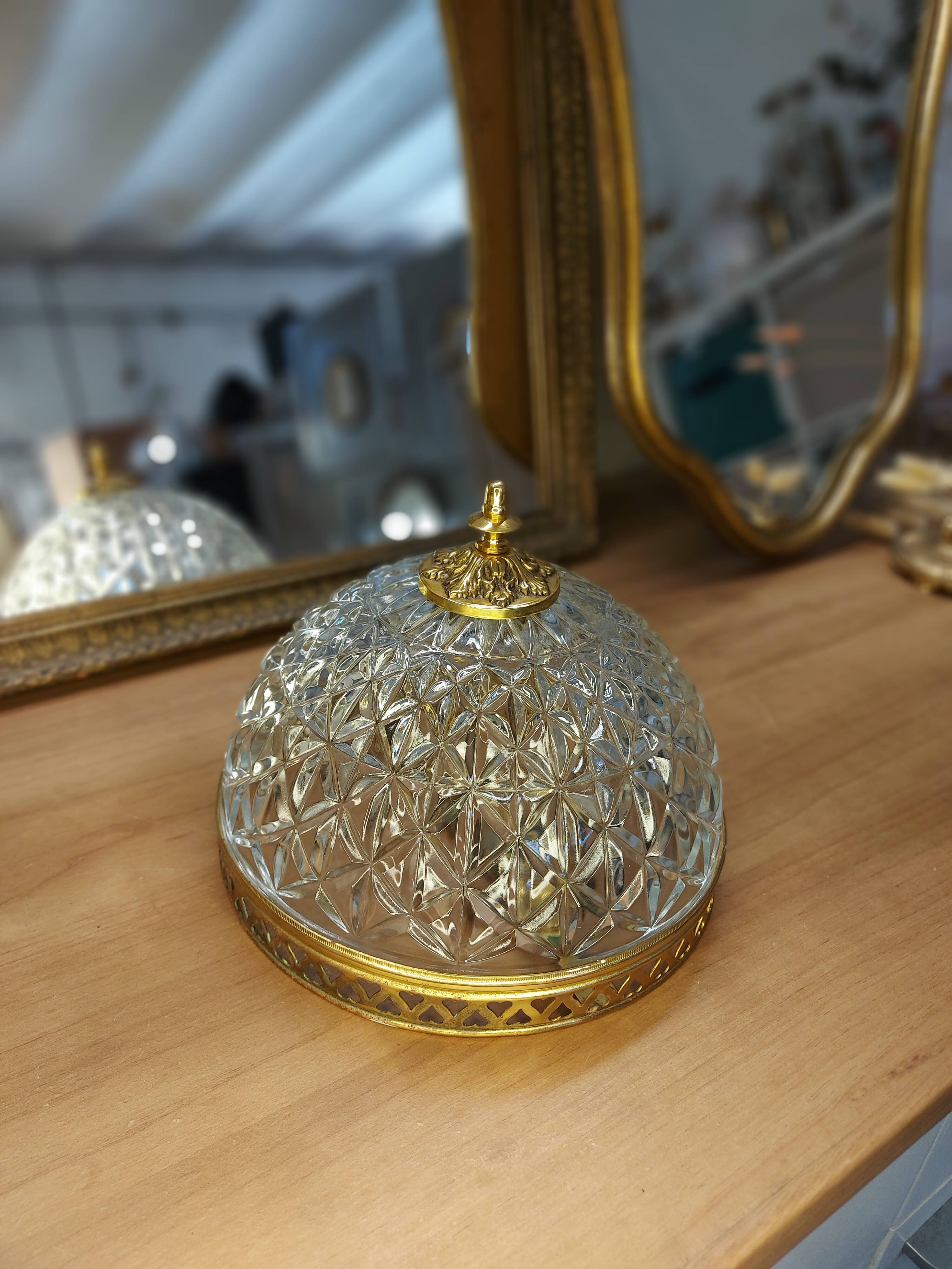 Chisled glass applique