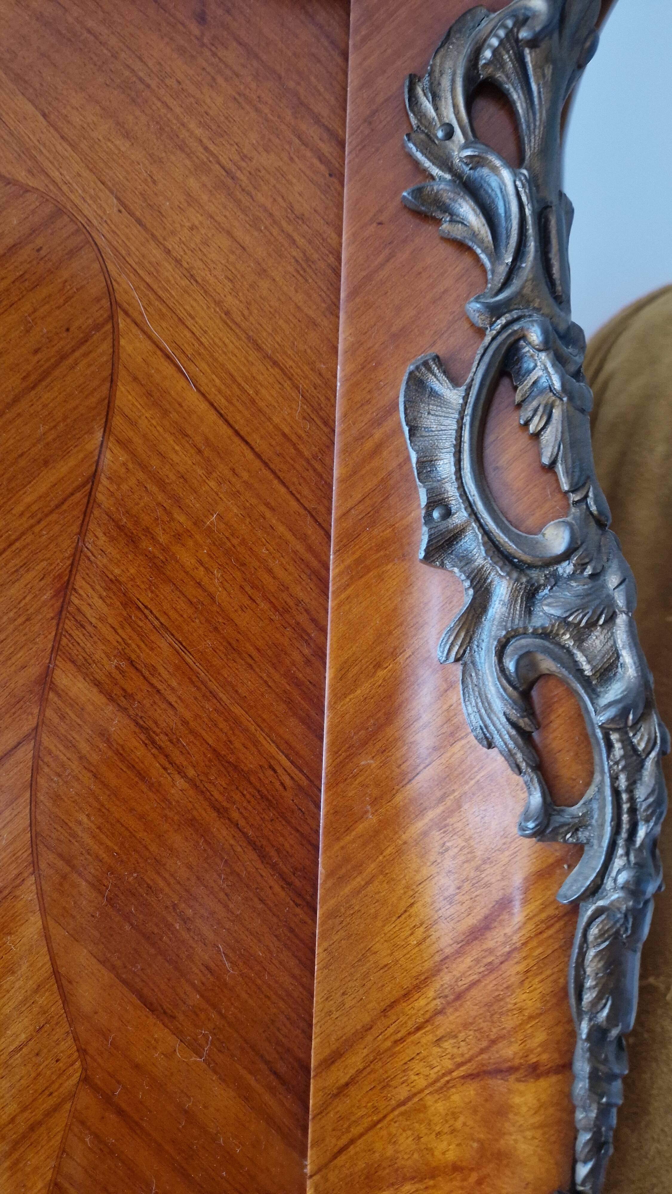 Armoire ancienne en marqueterie – Style Louis XV