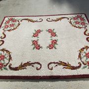 Tapis romantique blanc et bordeaux 190 x 150 cm