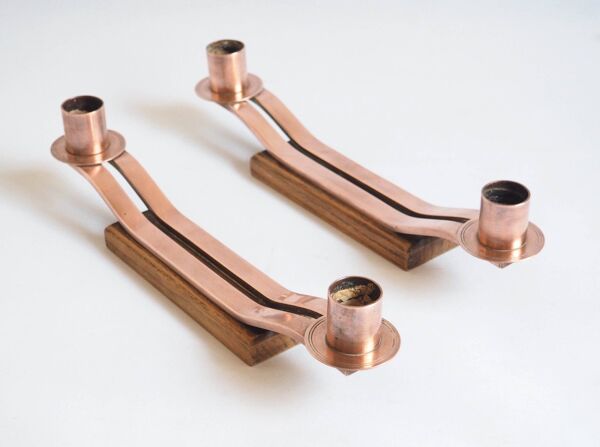 Paire de bougeoirs chêne et bronze cuivré