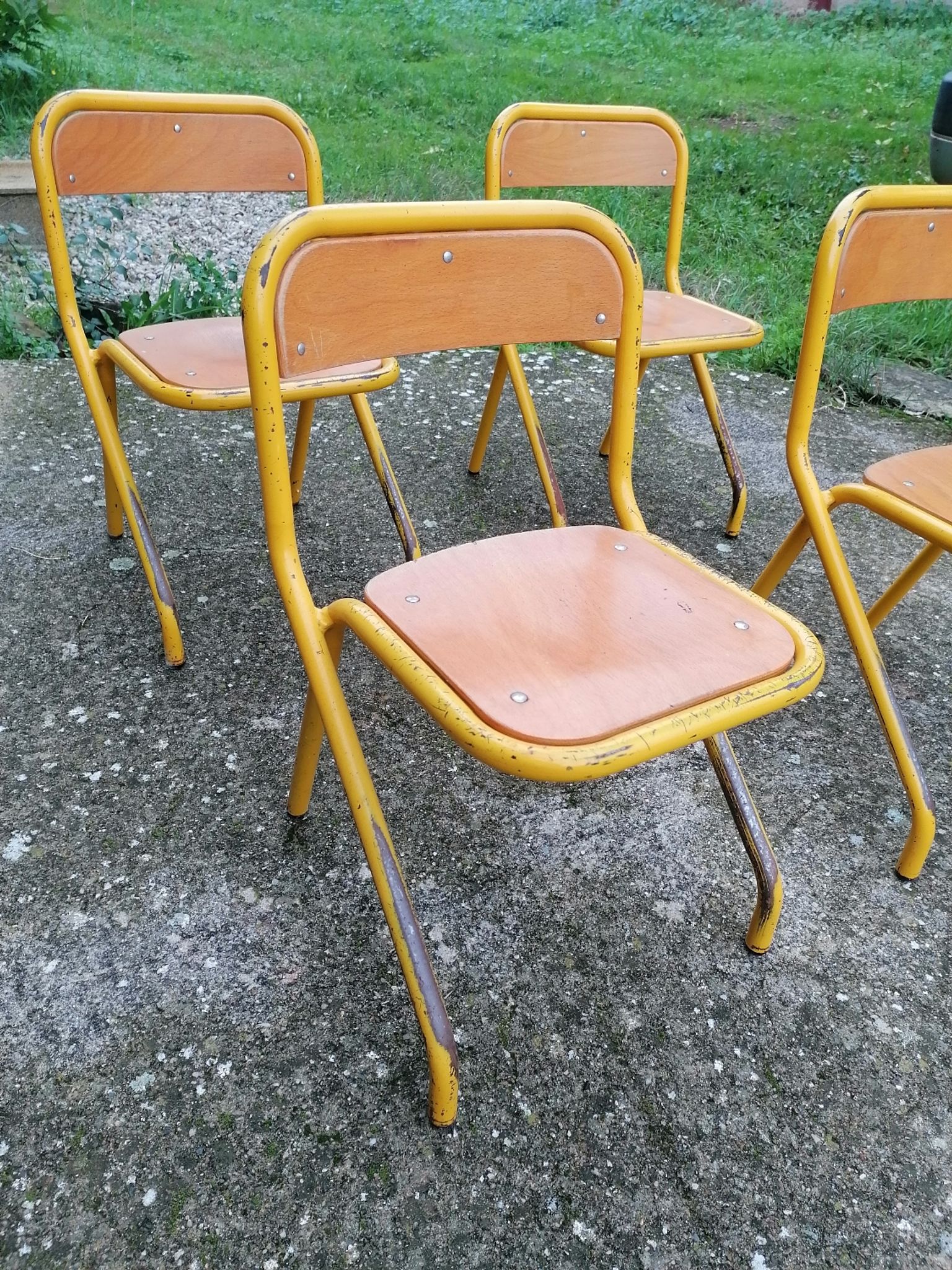 Lot de 4 chaises d'écolier vintage
