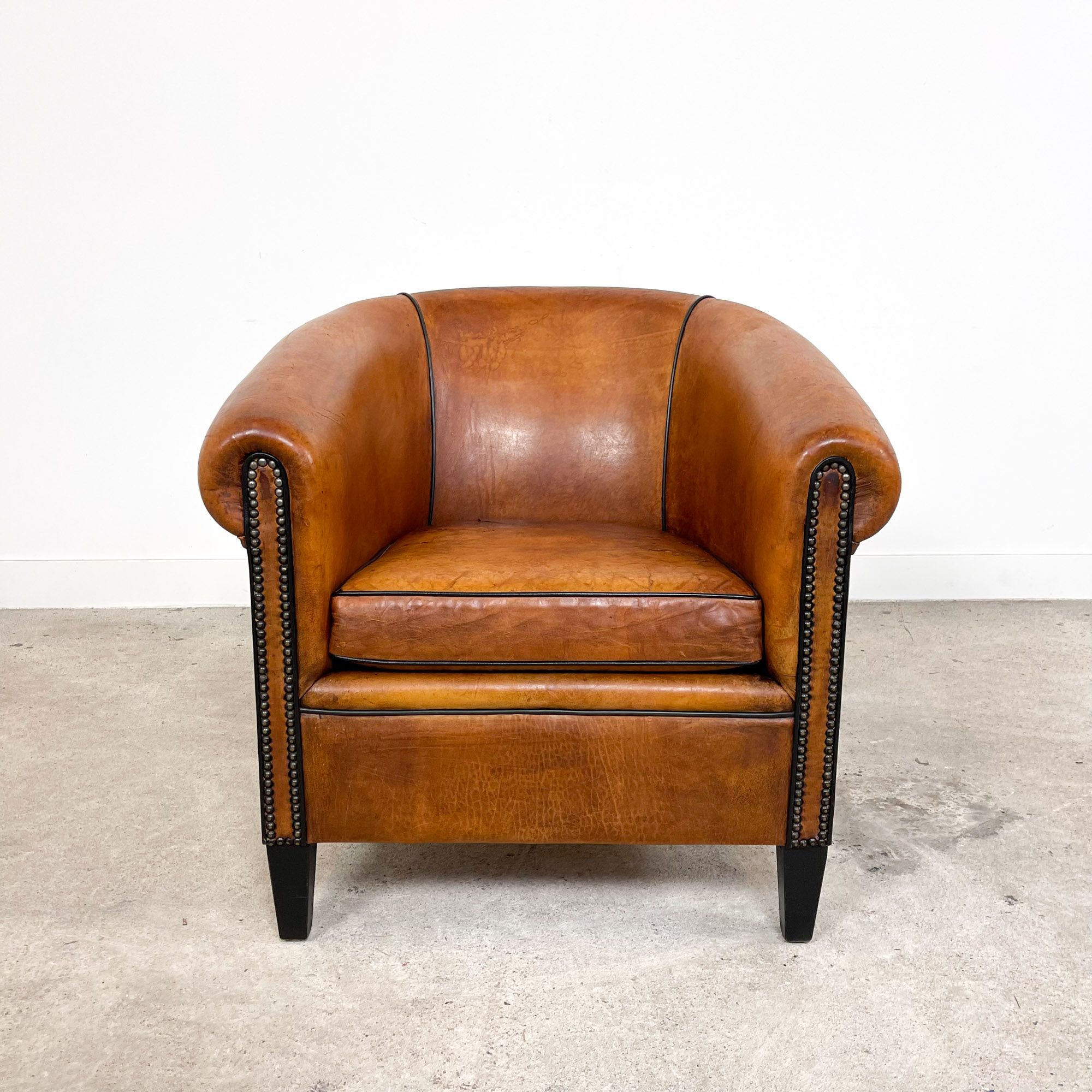 Vintage sheep leather club chair tub by Lounge atelier
