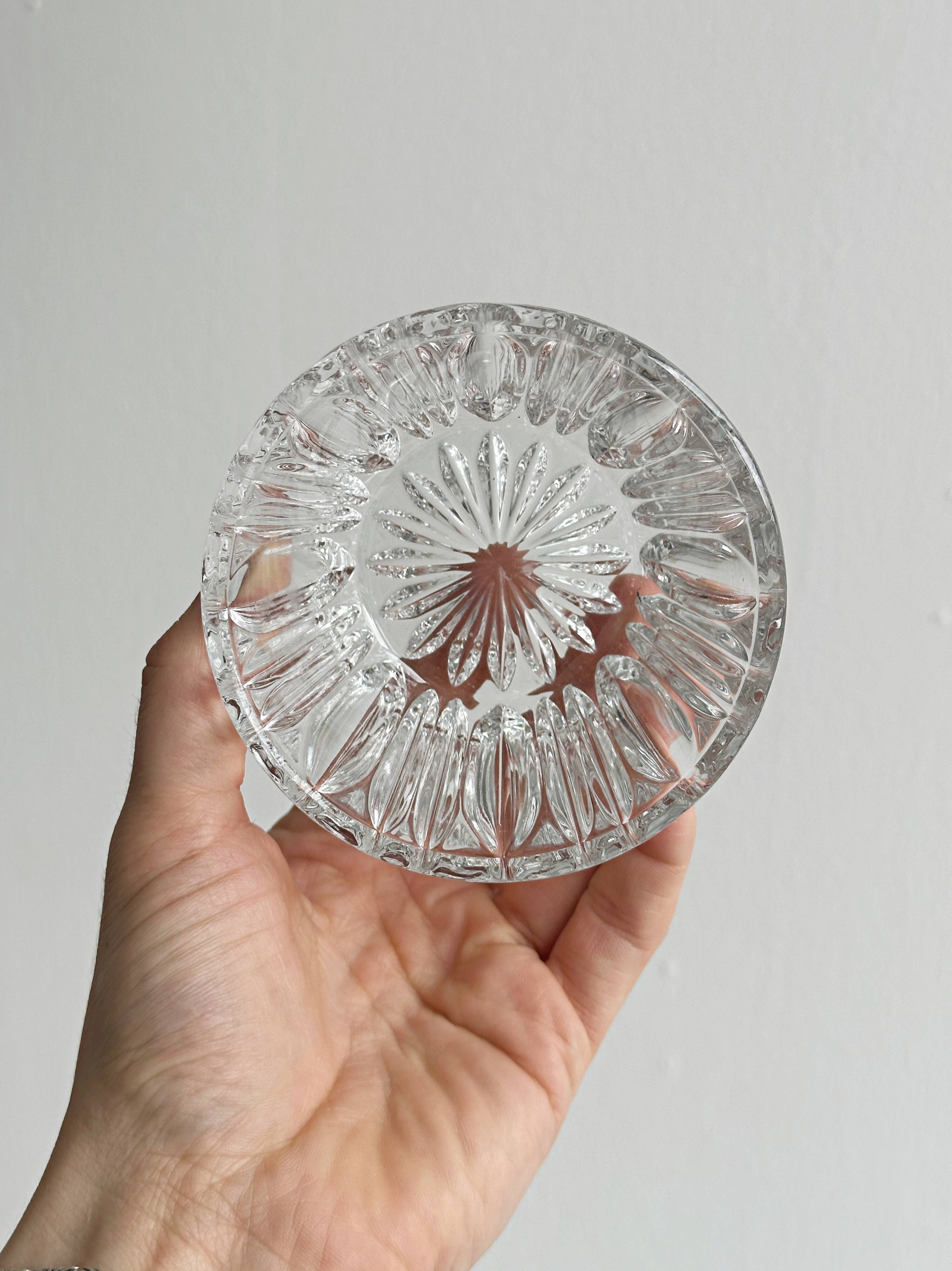 Beurrier en verre taillé et métal