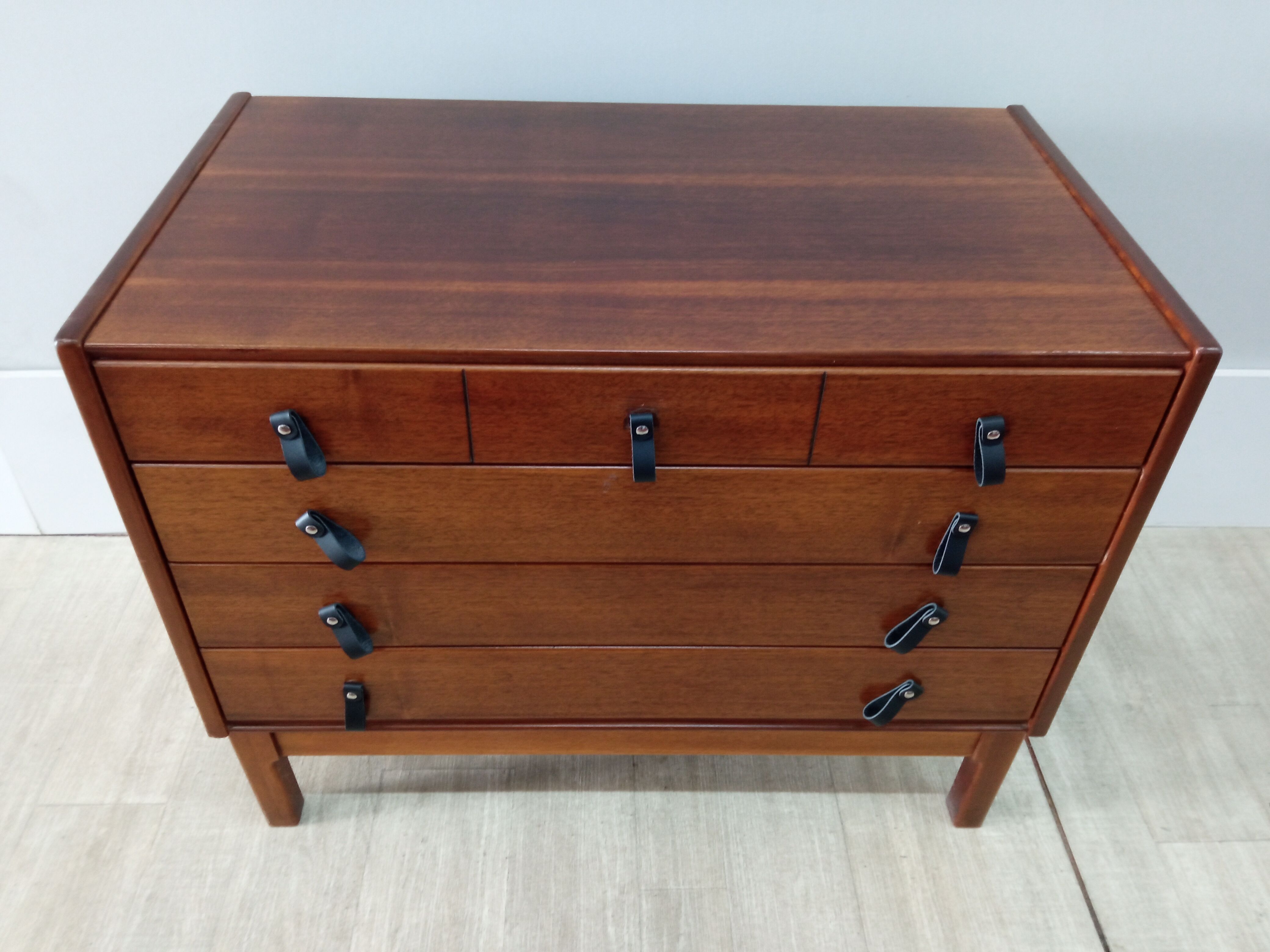 Commode vintage en palissandre