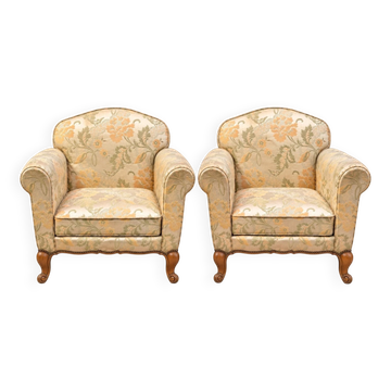 Pair of Louis XV style club armchairs – Carved wood & brocade – Early 20th century
