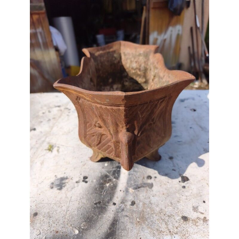 Cast iron planter from 1900 by the Charleville-Mézières establishments.