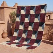 Handwoven natural wool rug, size 200/300 cm.