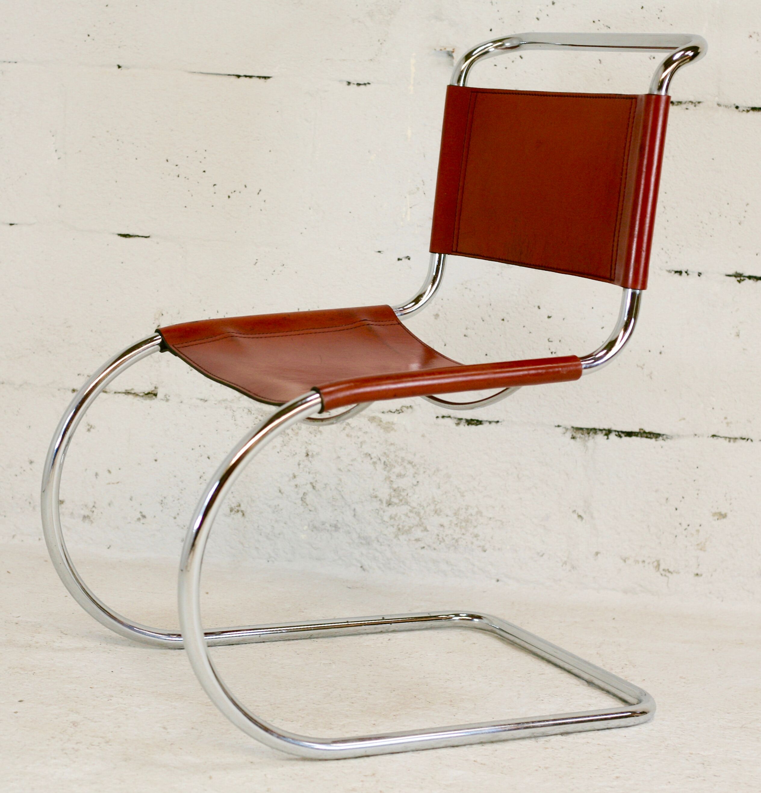 Chaise MR10 Mies Van Der Rorhe circa 1960 cuir cogna