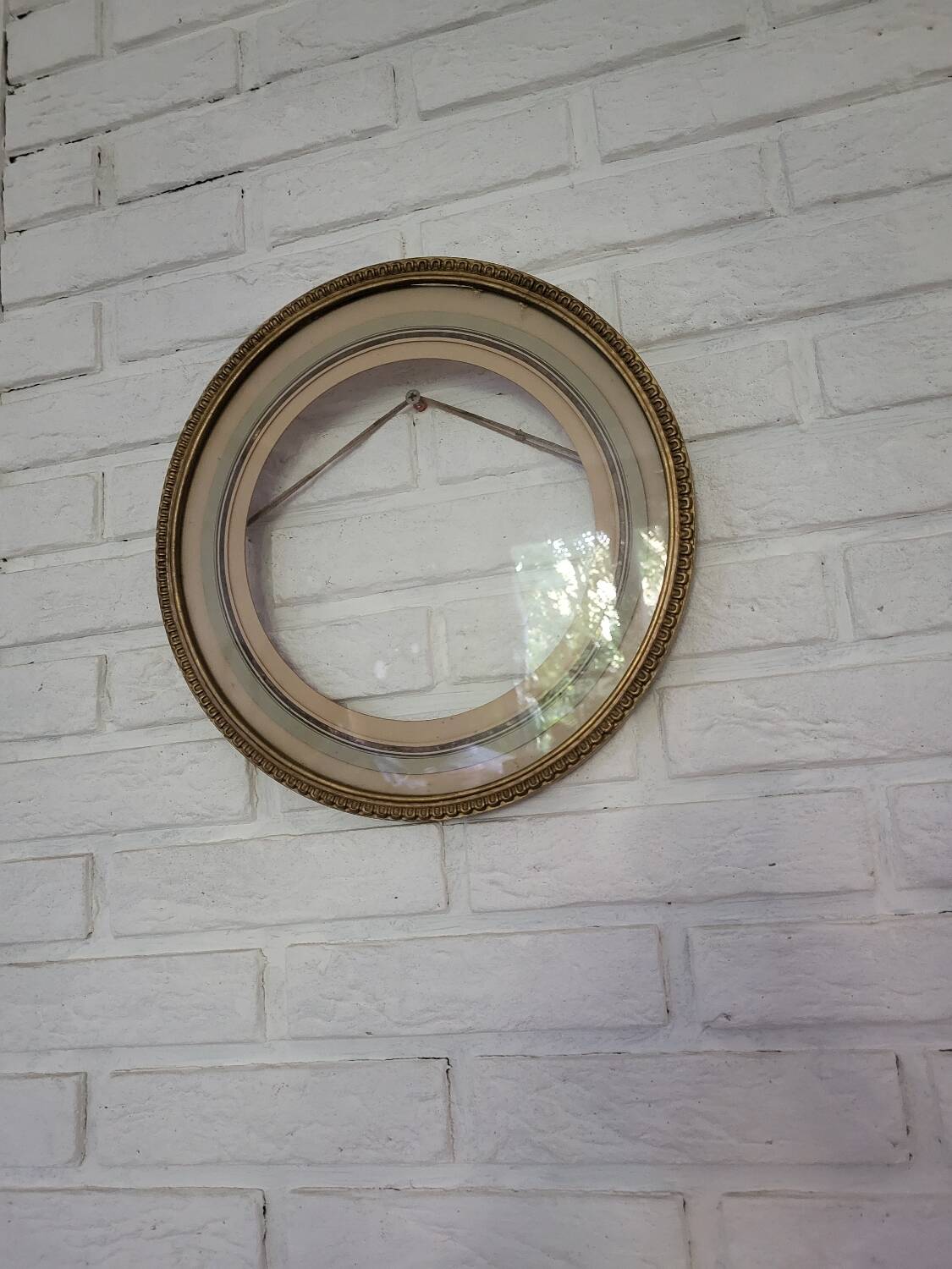 Round gilded wooden frame