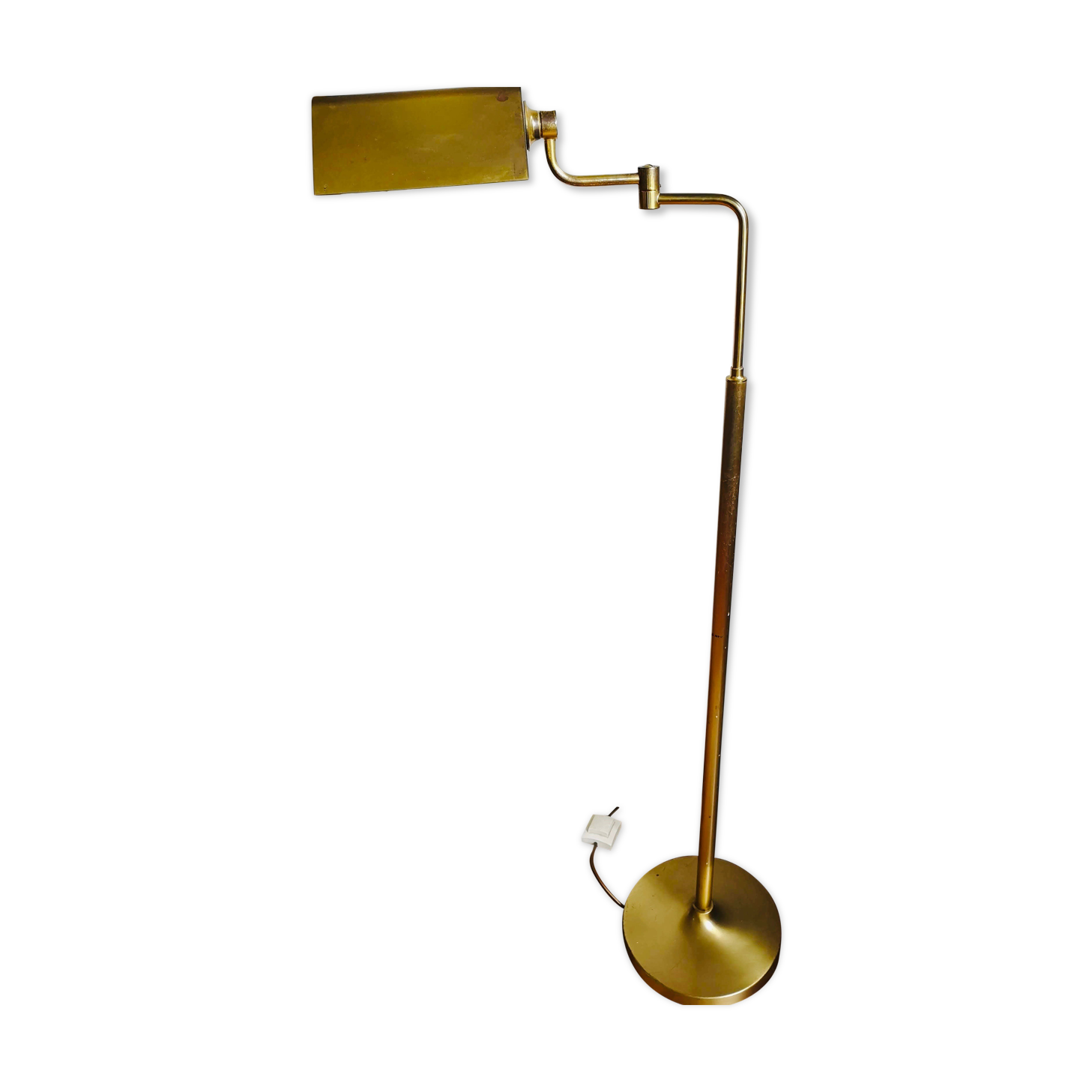 Golden brass reader lamppost