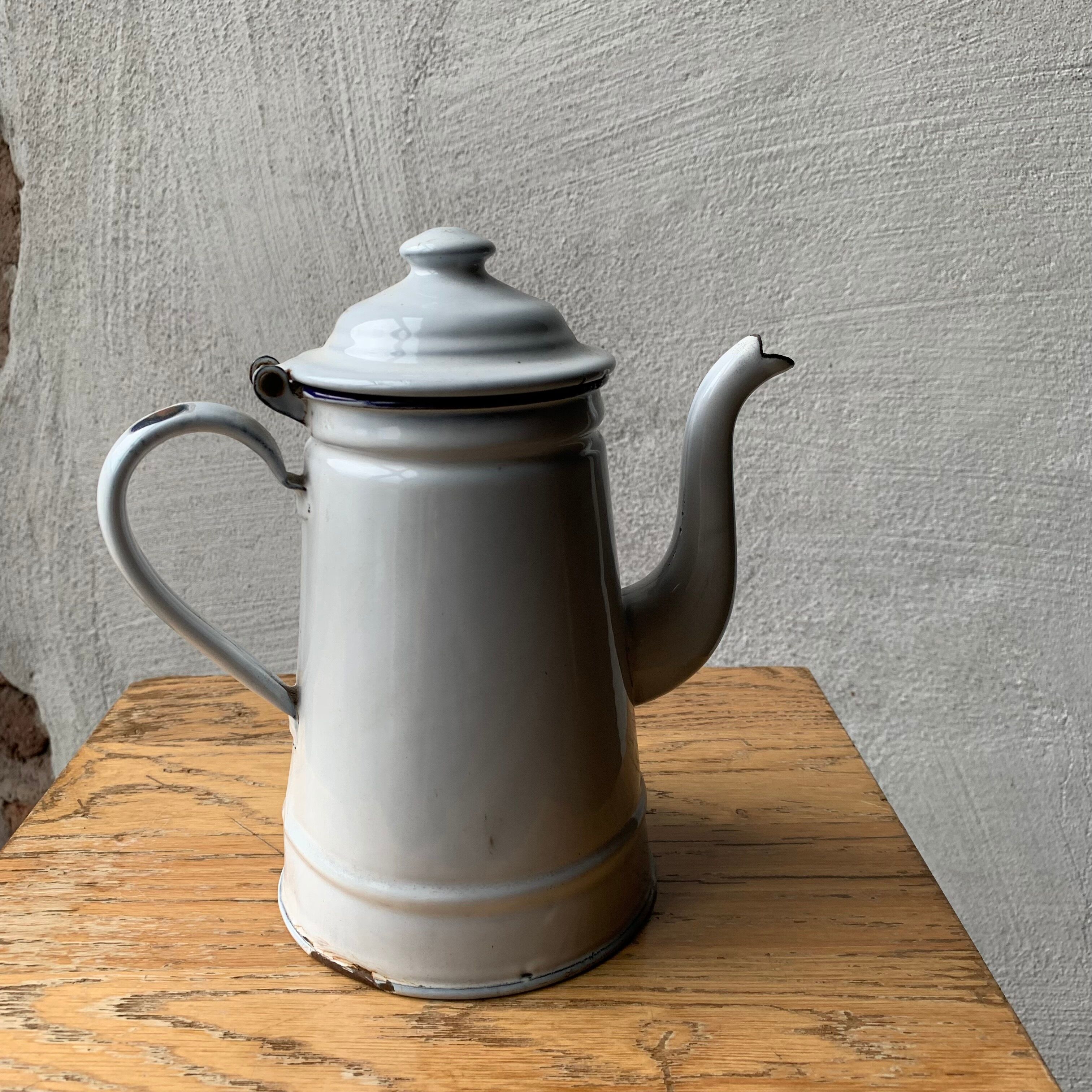 Lot de deux cafetières émaillées Selency