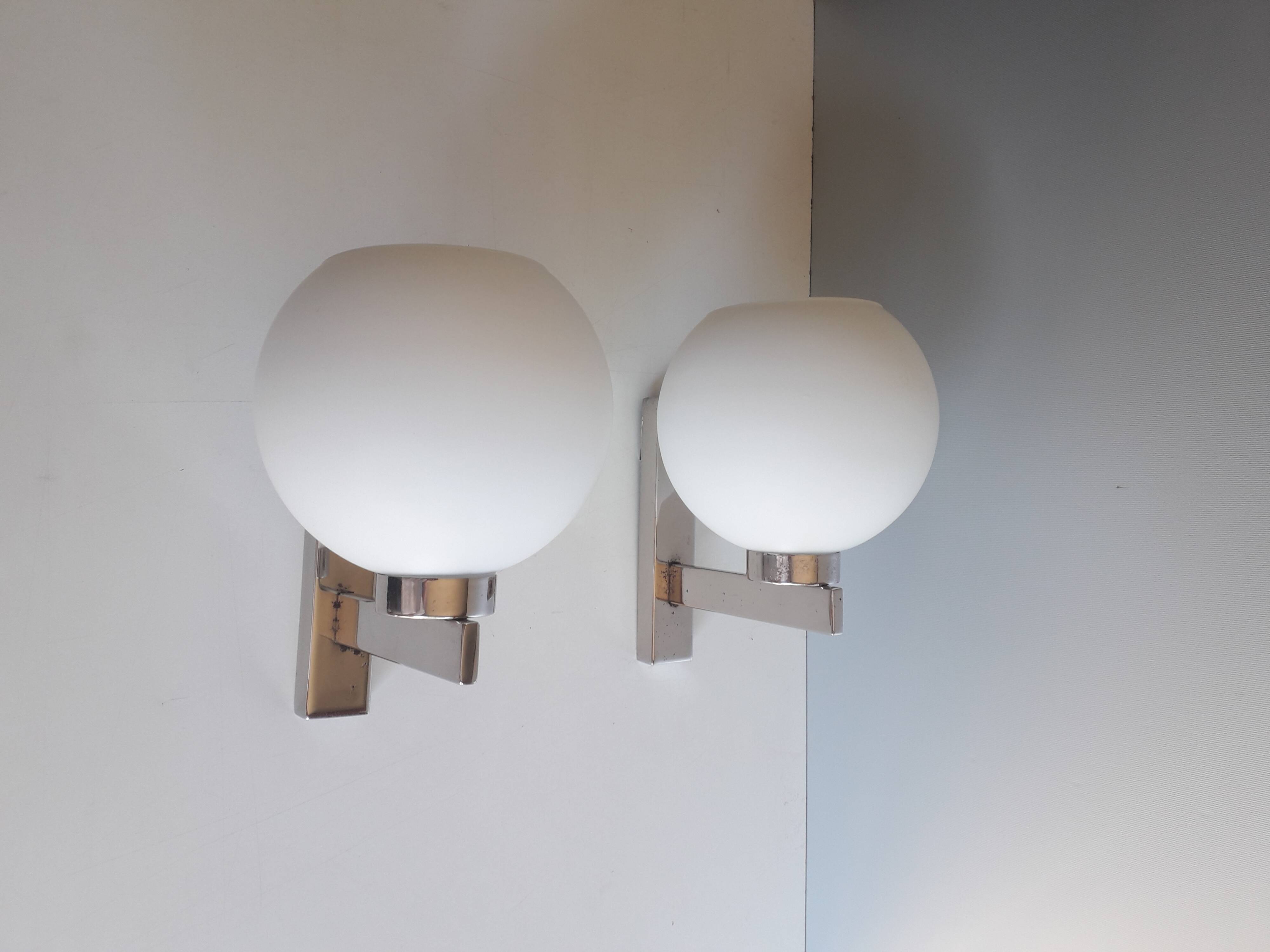 Pair of vintage wall lights - Chrome and glass - 1970s