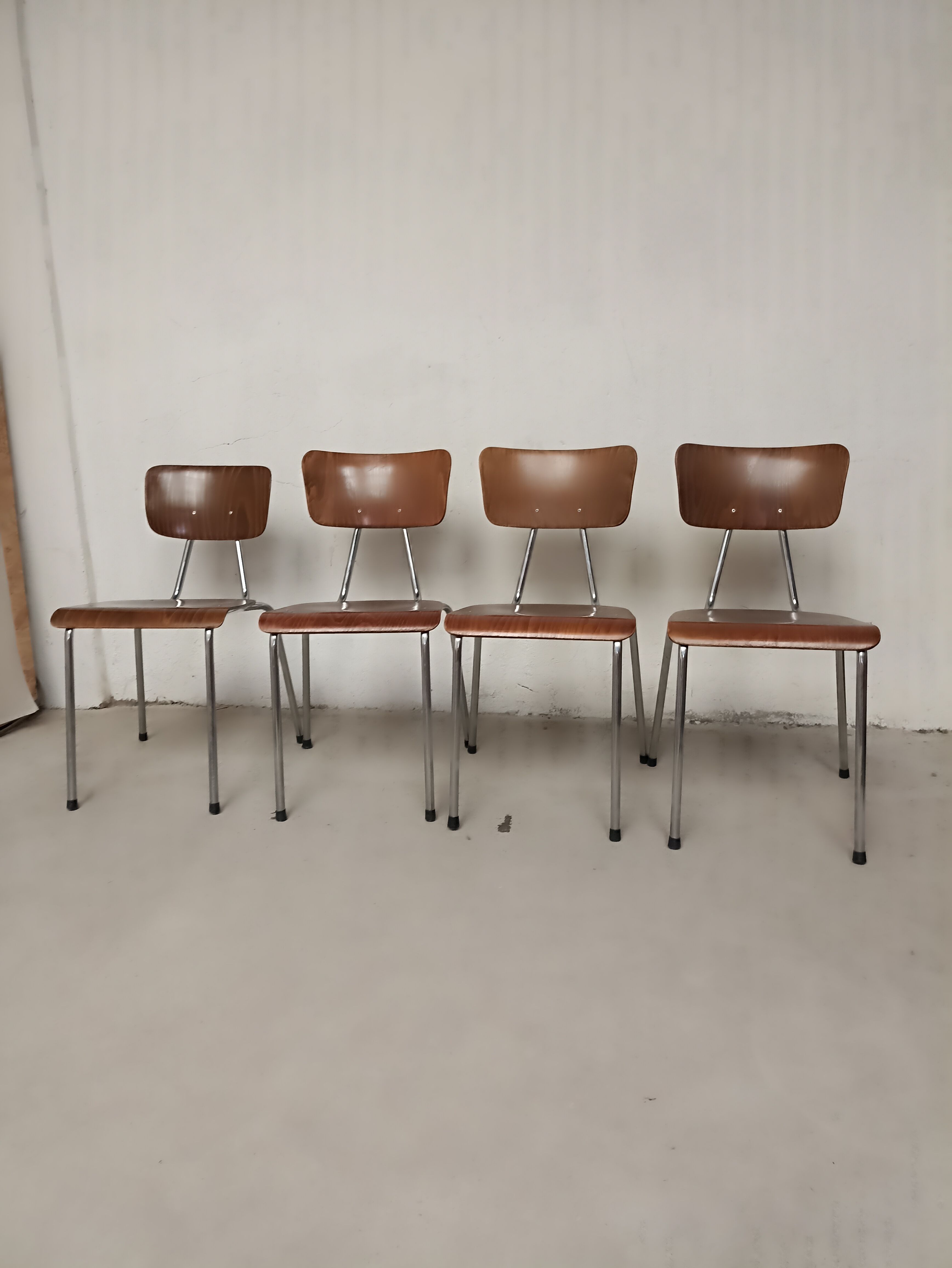 Lot vintage chairs