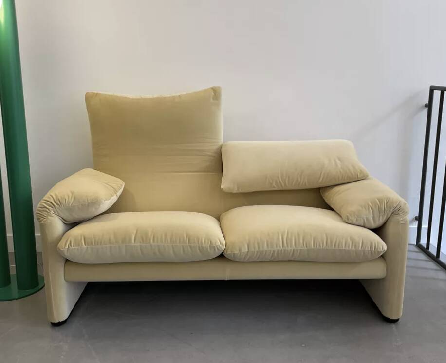 Maralunga 2-seater sofa by Vico Magistretti for Cassina