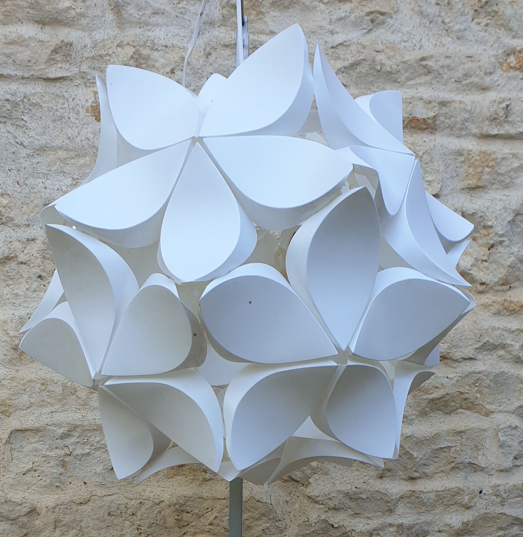 Suspension boule fleurs style seventies