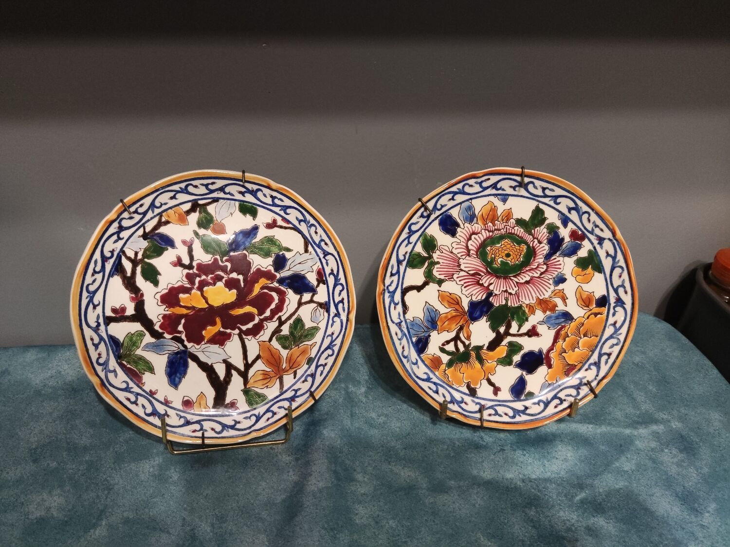Pair of hand-painted Gien earthenware plates