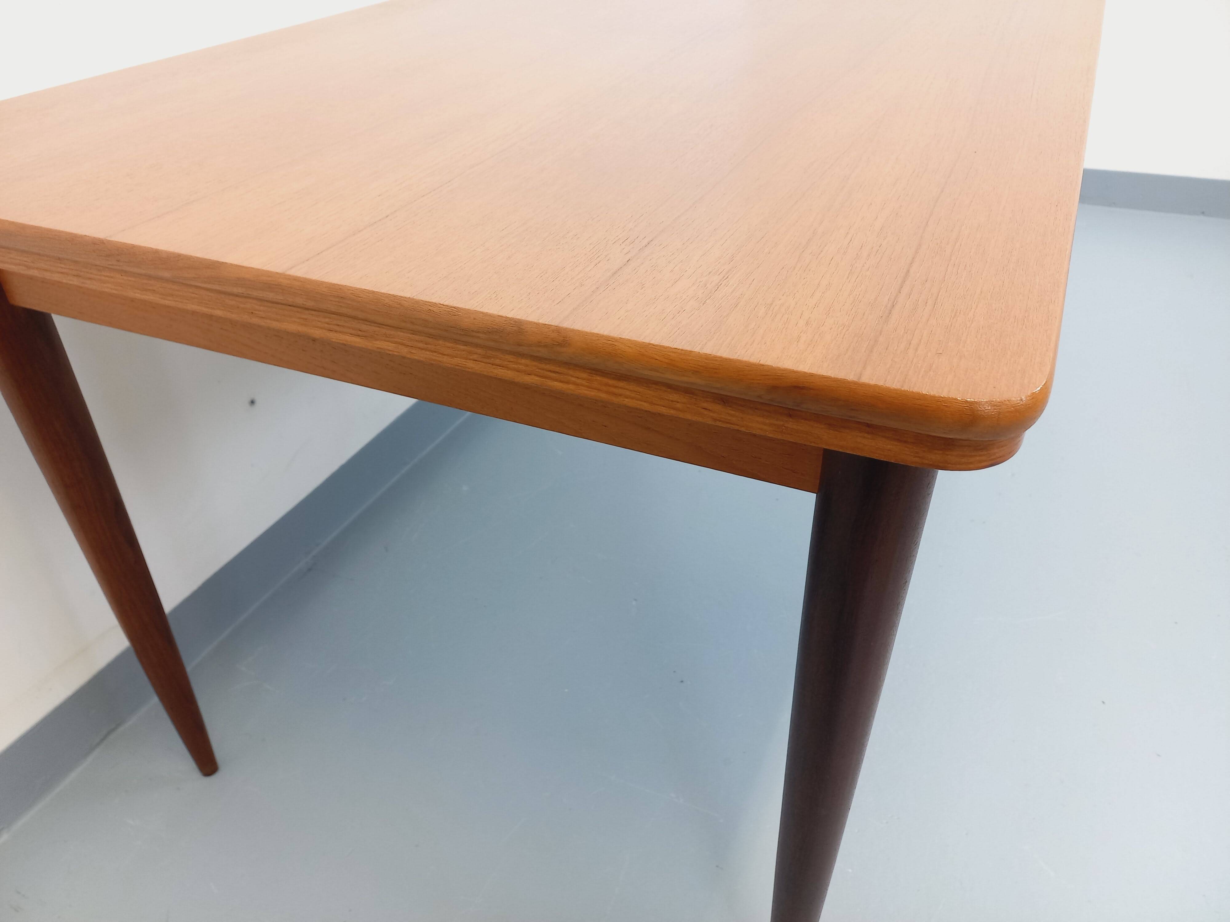 Table à manger rectangulaire style scandinave vintage des années 50 60 teck