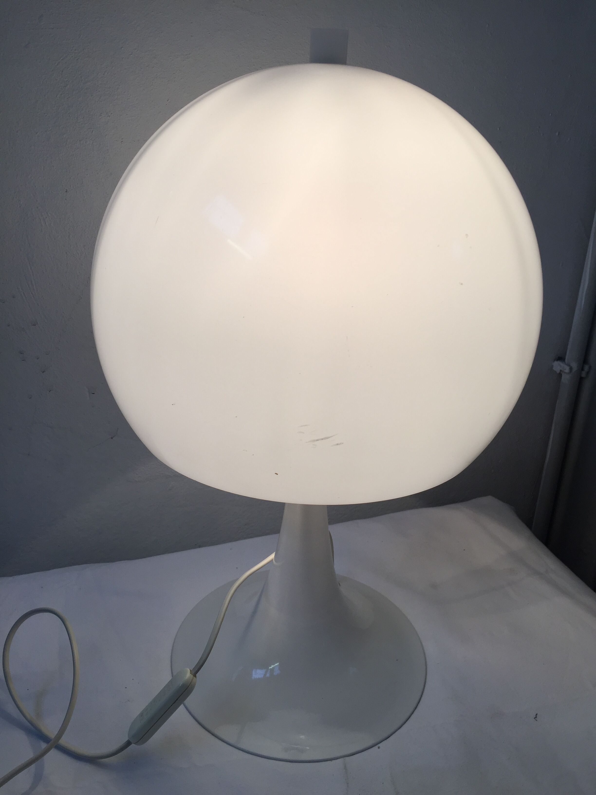 70s White mushroom lamp
