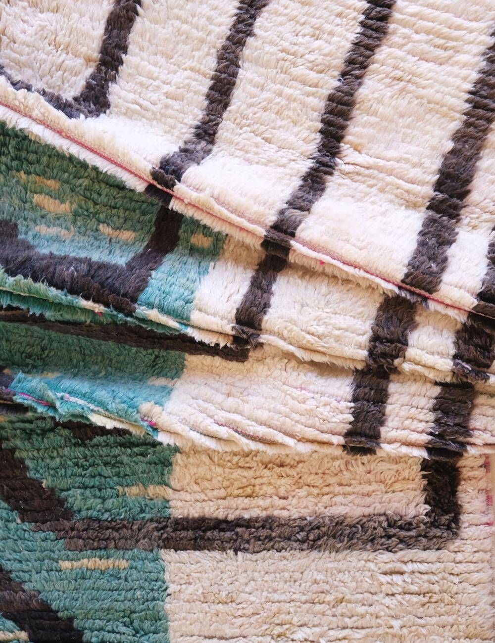 Contemporary Moroccan Rug - 378 x 242 cm