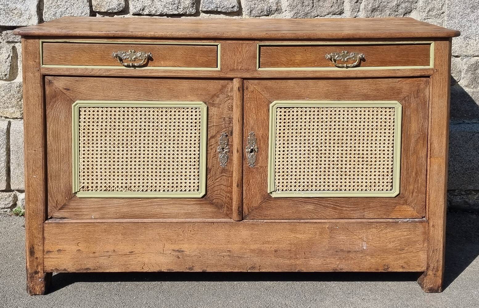 Low country sideboard, solid wood, stylized, late 18th century.