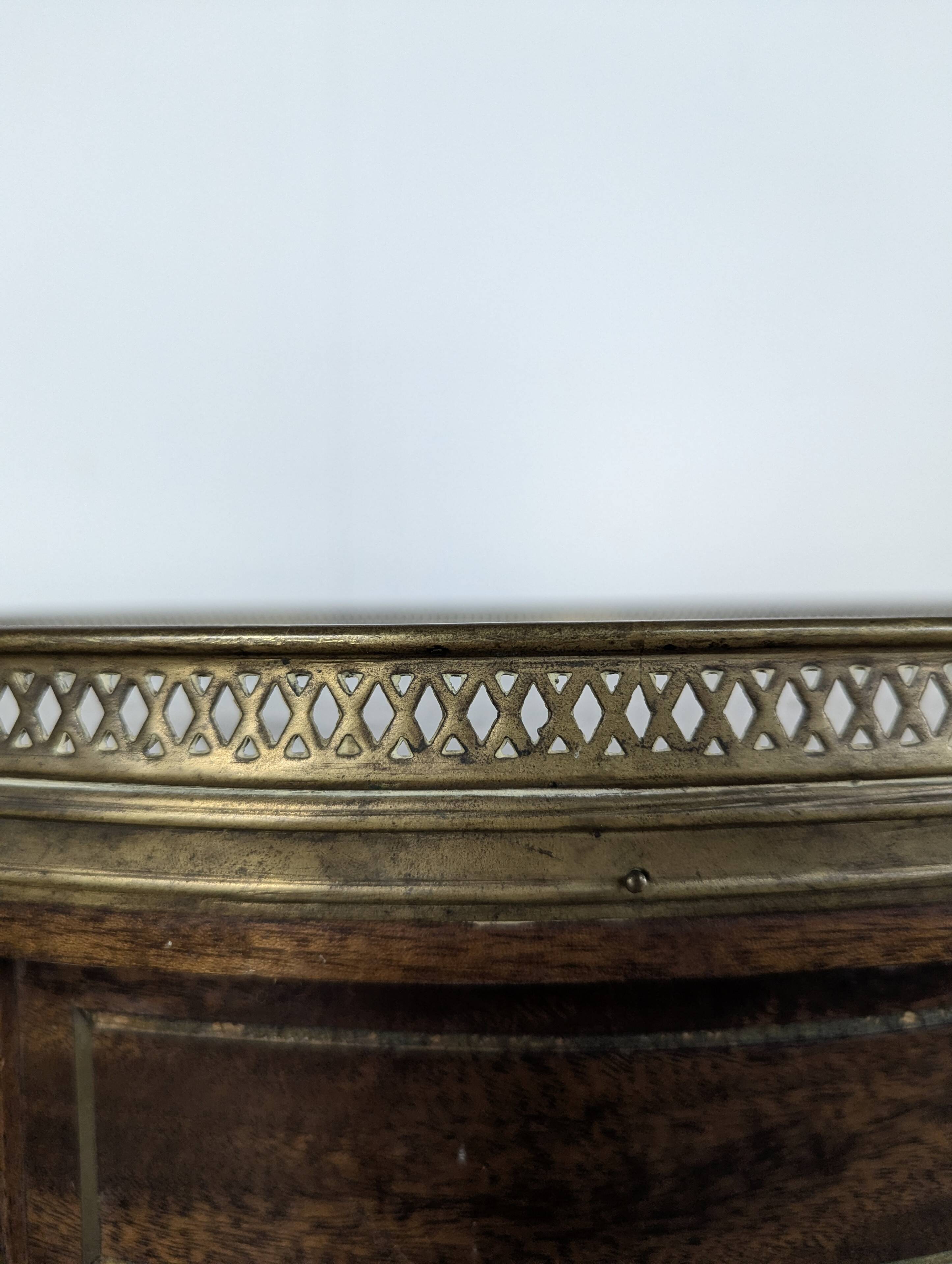 Bouillotte table in mahogany, late 19th century.