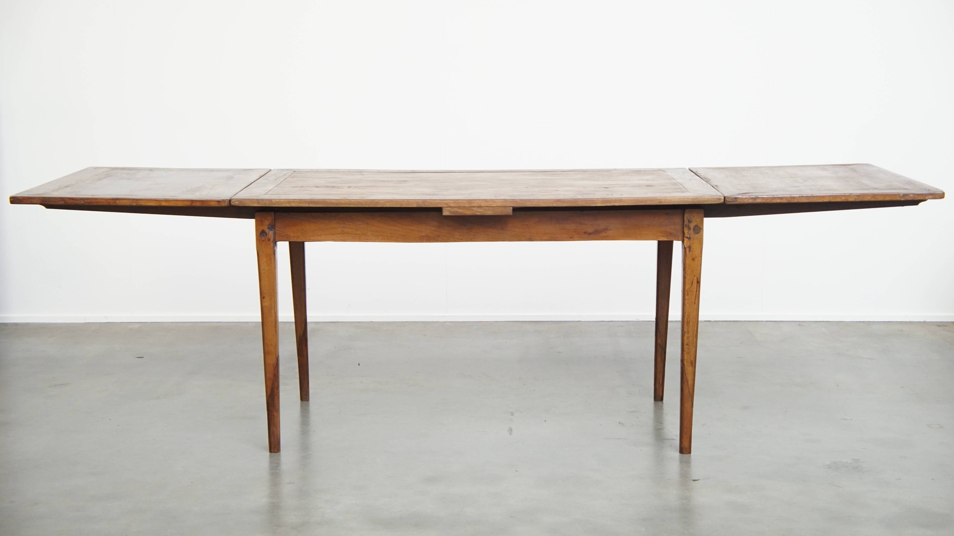 English Antique Extendable Dining Table in Elm and Cherry Wood