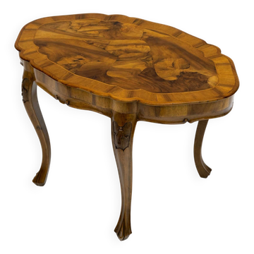 Table basse en noyer italien de style baroque du XXe siècle