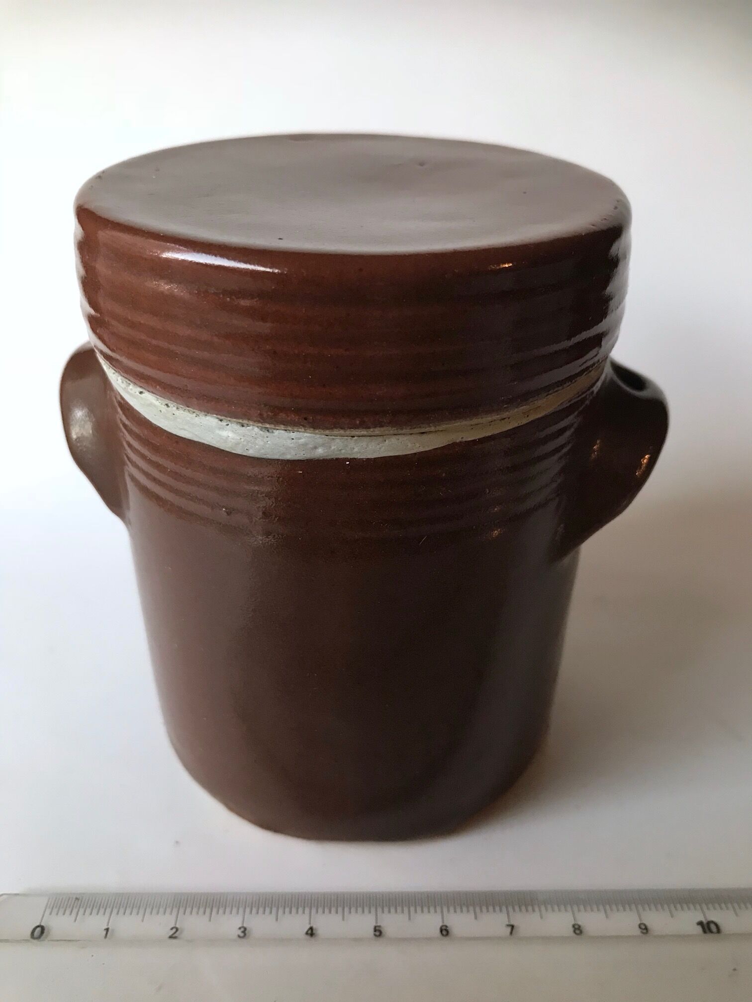 Small sandstone pot with lid