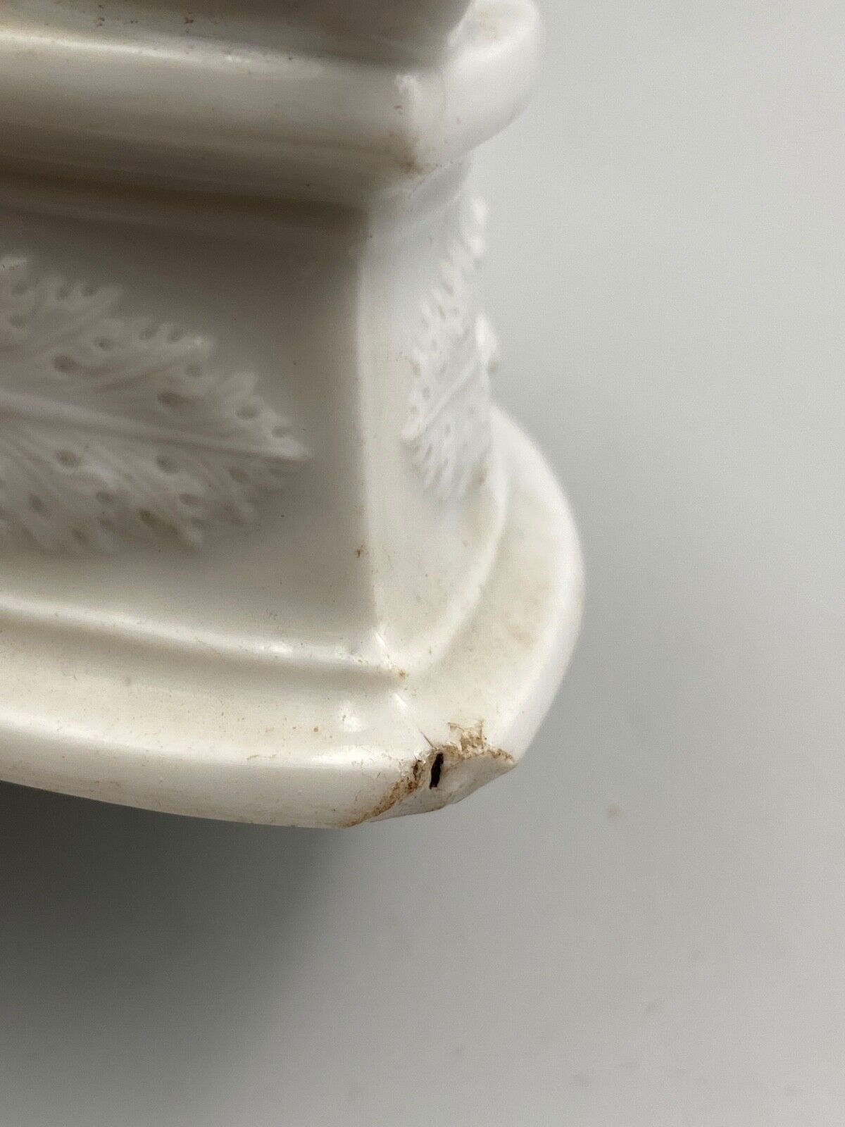 Inkwell late eighteenth early nineteenth white porcelain antique decoration