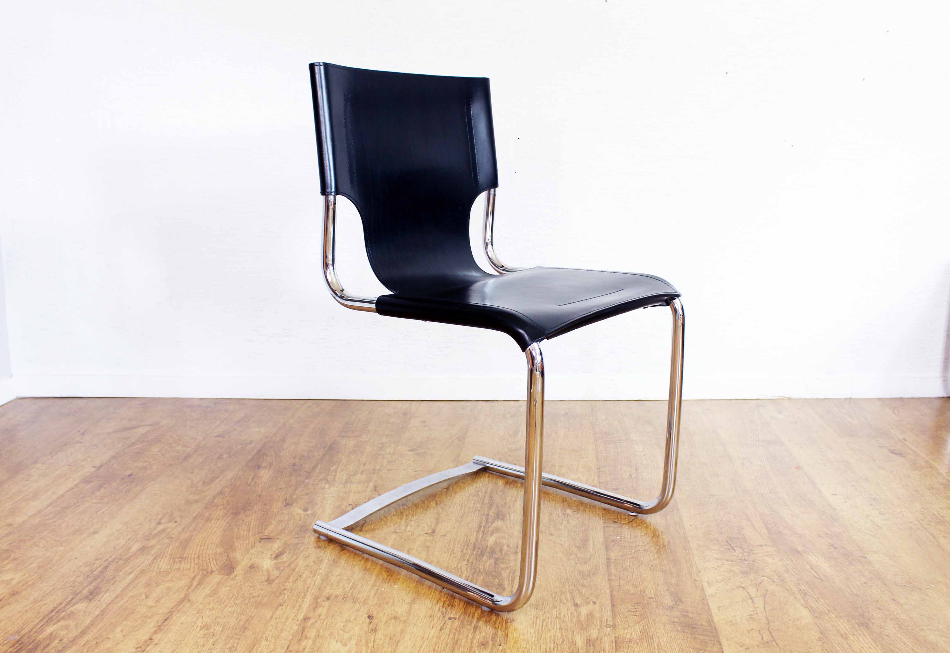 Set de 4 chaises style Bauhaus fabriqué en Italie