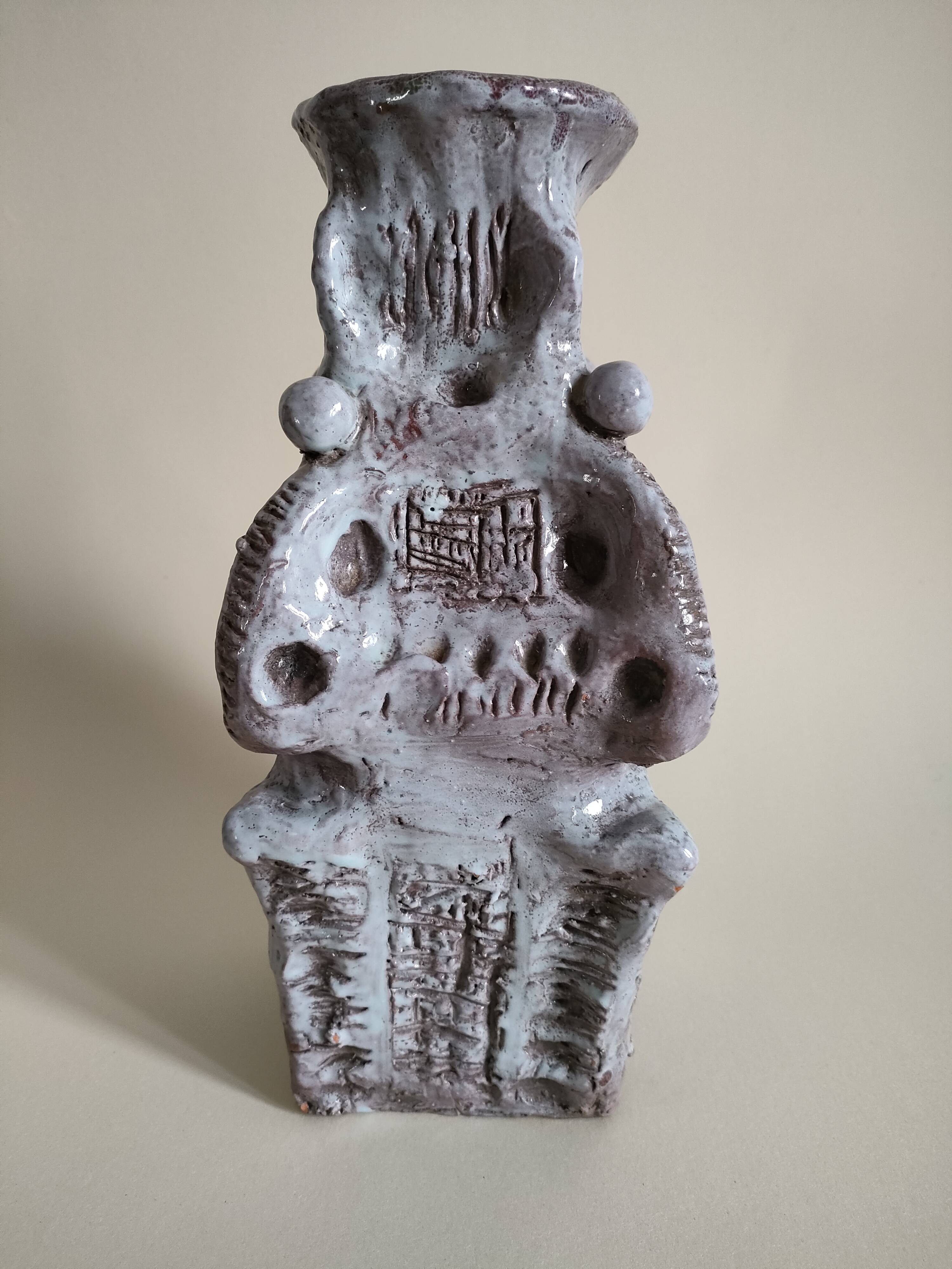 Sculpture vase