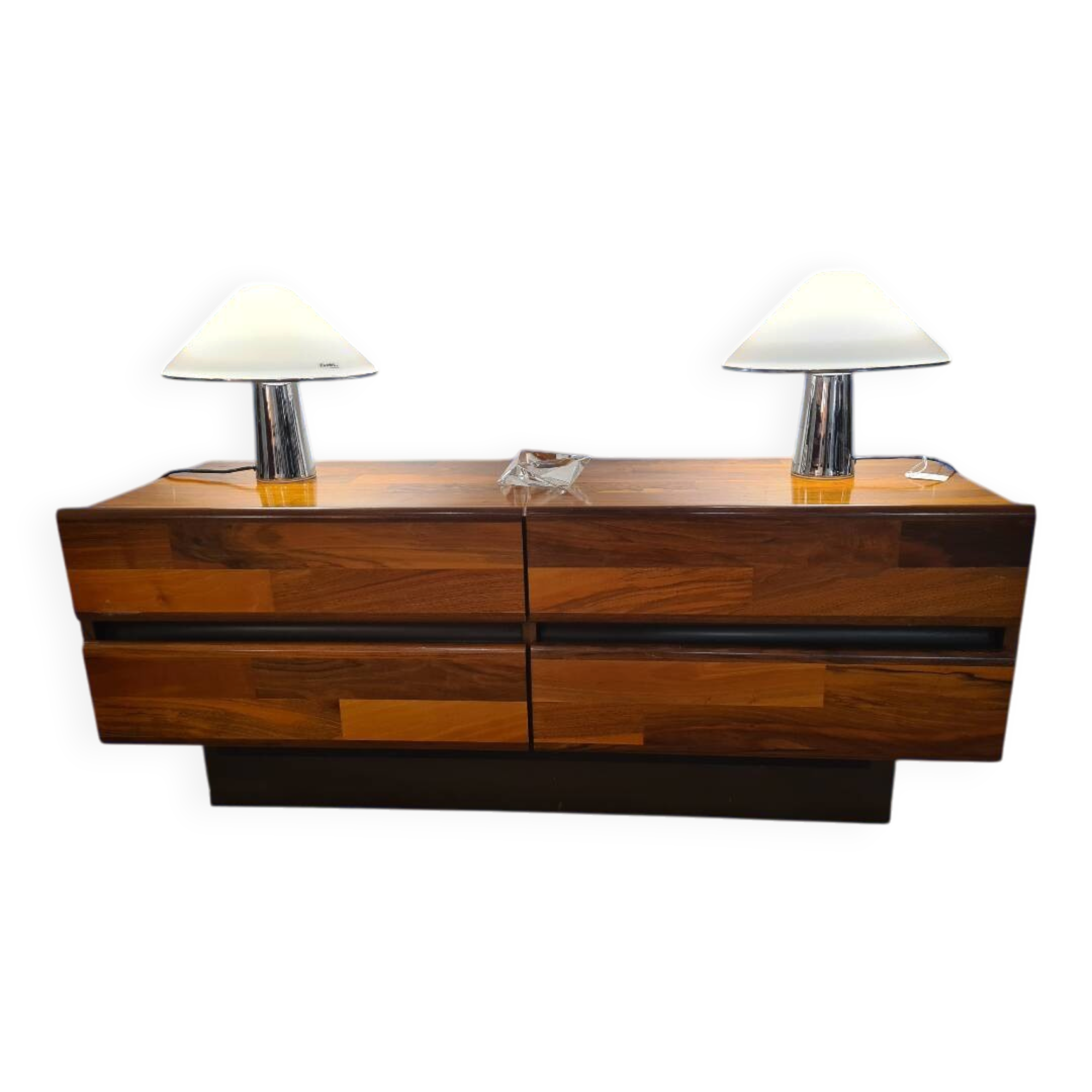 Low enfilade inspired by Jorge Zalszupin.