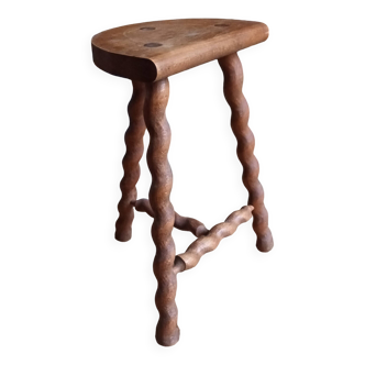 Tripod with twisted legs