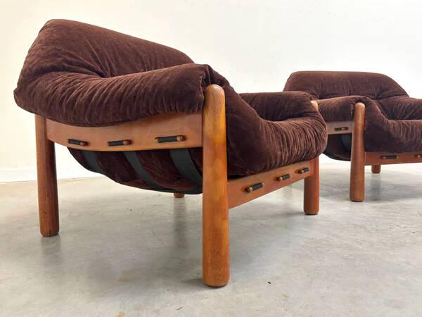 Set of mid-century lounge chairs in oak and teddy