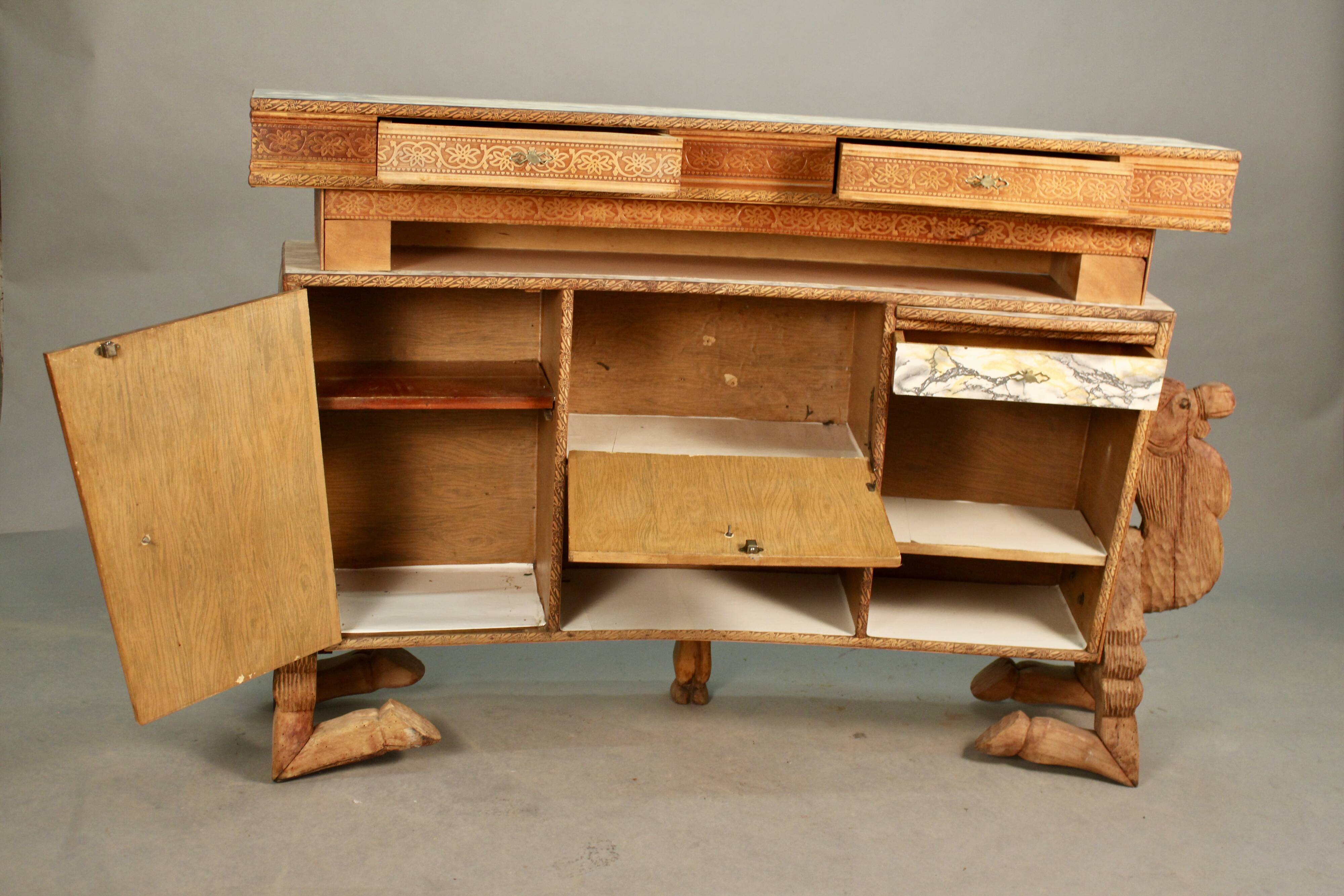 Modern bar at decor de camels