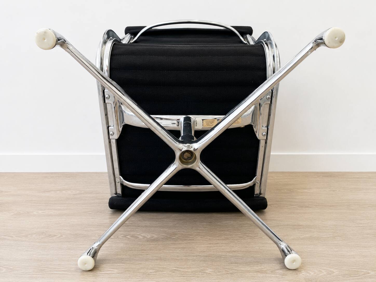 Chaise pivotante Vitra EA 108 – Charles & Ray Eames – Hopsak noir