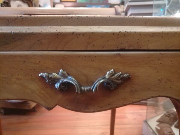 Bureau table de bridge style Louis XV en noyer