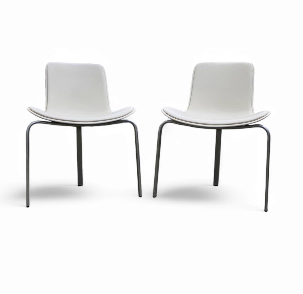 Designed by Poul Kjærholm / 1978/2007  White shell / white leather